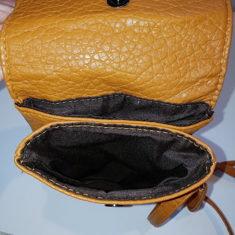 Vegan leather crossbody - Picture 3 of 4